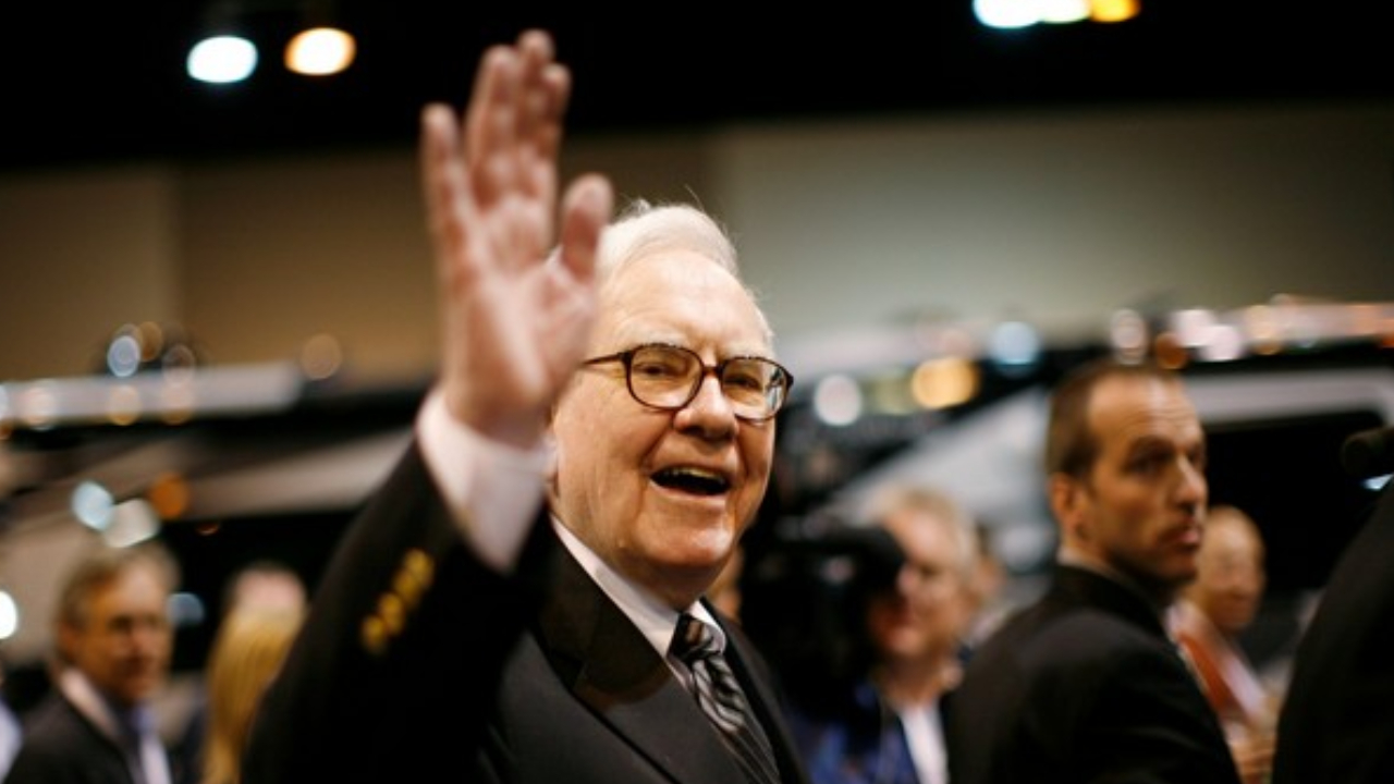 Warren Buffett compares AI with nuclear weapons, shares personal experience
